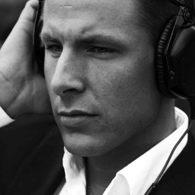 Chicano-Headphones_BW-min