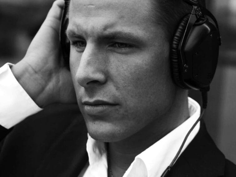 Chicano-Headphones_BW-min